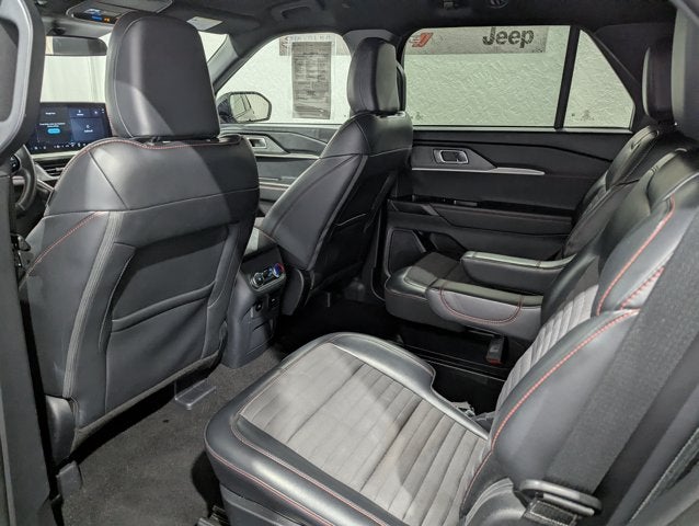 2025 Ford Explorer ST-Line 4x4