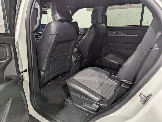 2025 Ford Explorer ST-Line 4x4