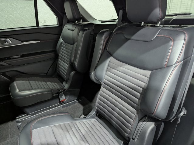 2025 Ford Explorer ST-Line 4x4