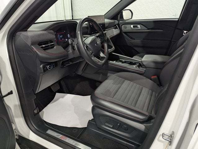 2025 Ford Explorer ST-Line 4x4