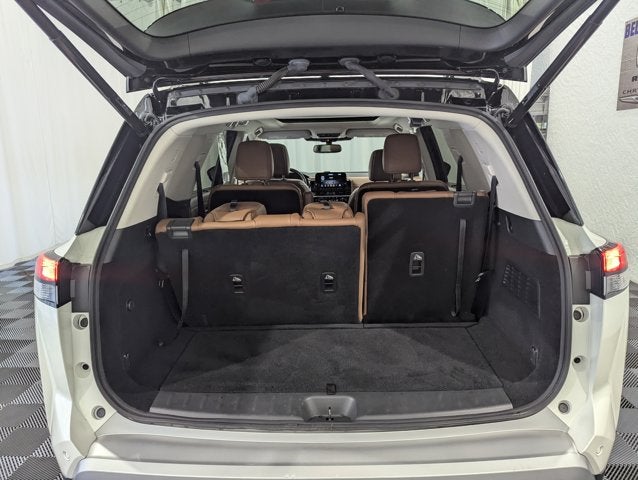 2022 Nissan Pathfinder Platinum 4x4