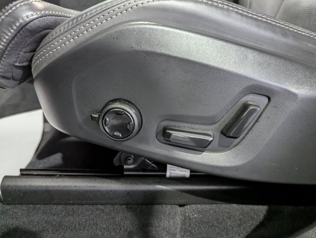 2023 Volvo XC60 Ultimate Dark Theme AWD