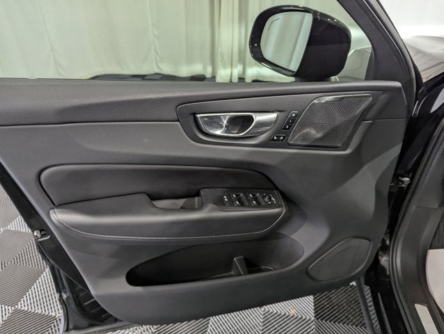 2023 Volvo XC60 Ultimate Dark Theme AWD
