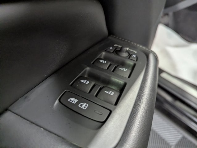 2023 Volvo XC60 Ultimate Dark Theme AWD