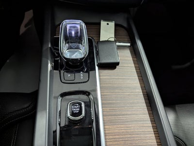 2023 Volvo XC60 Ultimate Dark Theme AWD