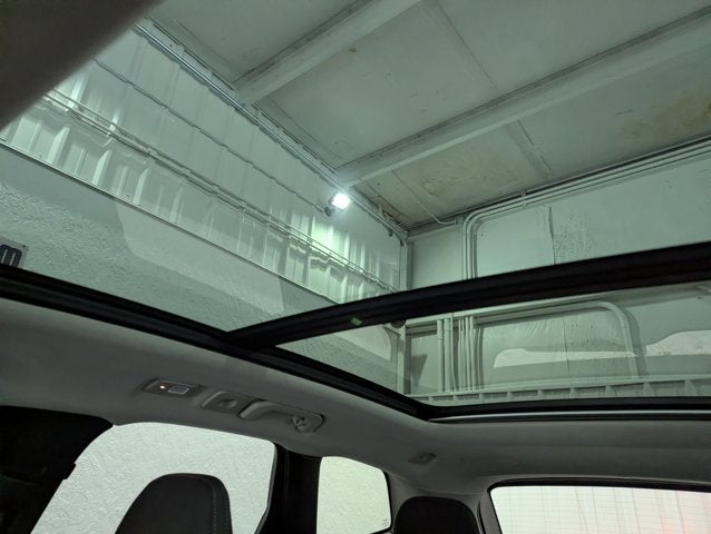 2023 Volvo XC60 Ultimate Dark Theme AWD