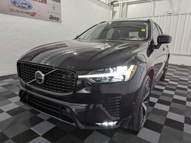 2023 Volvo XC60 Ultimate Dark Theme AWD