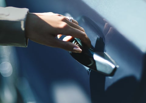 A hand gracefully grips the Light Touch Handle of a 2024 Lincoln Aviator® SUV to demonstrate its ease of use | Bedford Lincoln PA in Bedford PA
