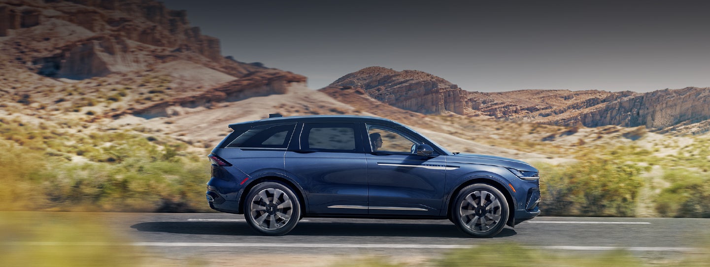 A 2024 Lincoln Nautilus® SUV is being driven in a desert setting. | Bedford Lincoln PA in Bedford PA