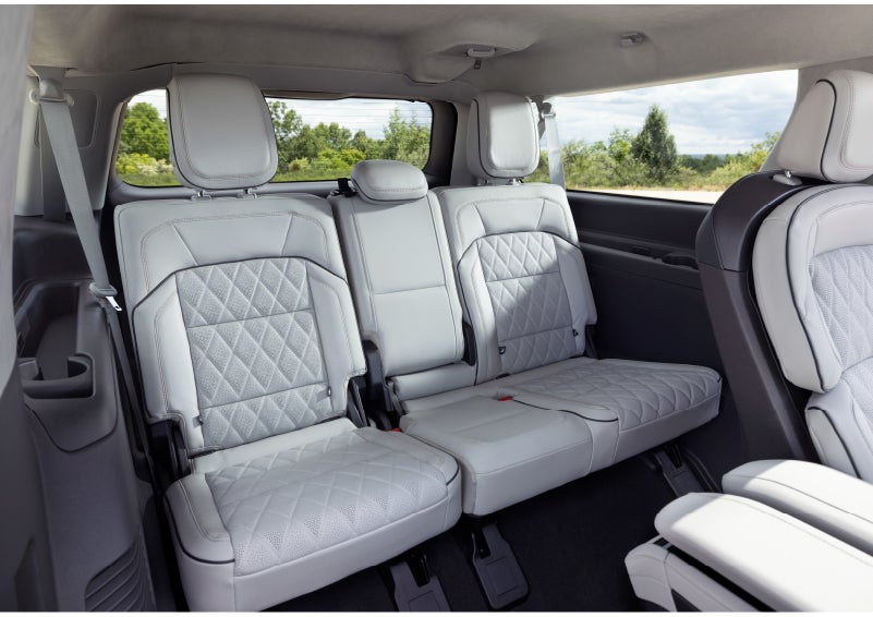 Bright chrome Piano Key Shifter buttons evoke an effortless and artistic touch.