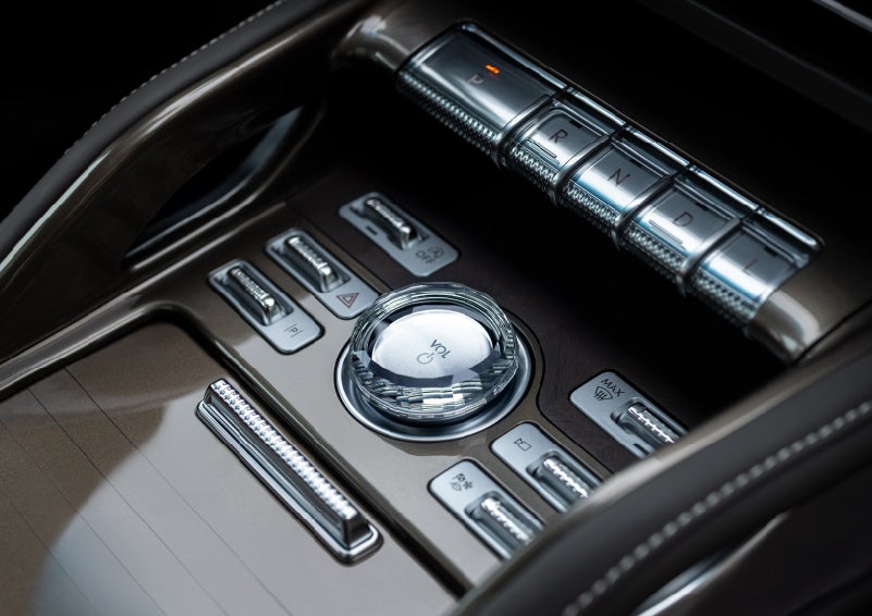A crystal-inspired volume knob is shown in the center floor console of a 2026 Lincoln Nautilus® SUV. | Bedford Lincoln PA in Bedford PA