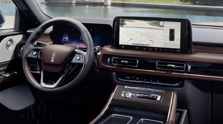 The backup camera of the 2027 Lincoln Aviator® SUV is displayed on screen. | Bedford Lincoln PA in Bedford PA